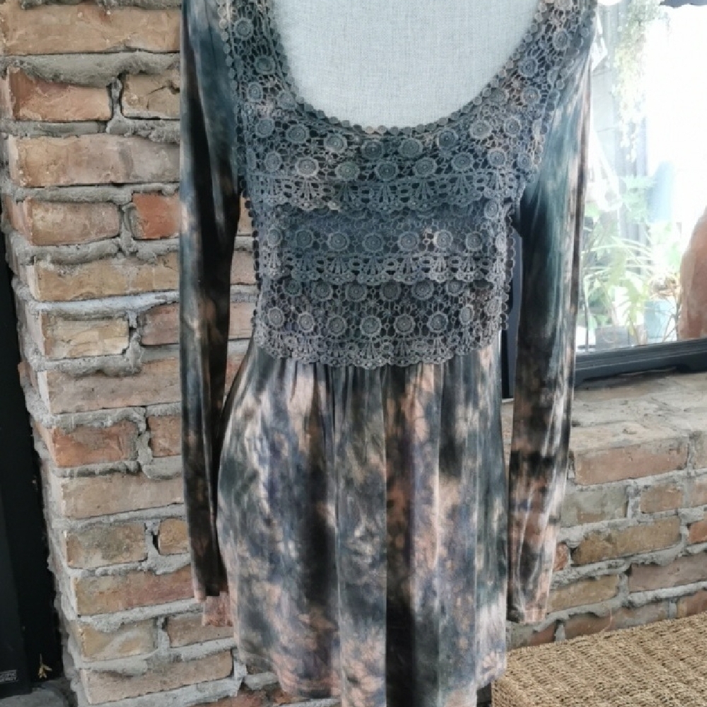 One World Hippie Boho Fairy Grunge Bust Tie-dyed Crochet Top. Size M.
